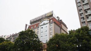A multi-story building with a prominent entrance and signage. - Xingtian Hotel (Yueyang)