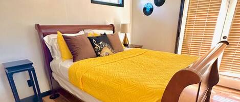 2 slaapkamers, een bureau, een strijkplank/strijkijzer, gratis wifi