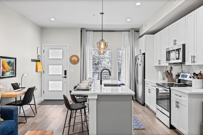 Walk to Main Street, Coors & School of Mines and so close to Red Rocks!!