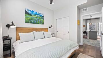 1 chambre, bureau, rideaux occultants, fer et planche Ă repasser