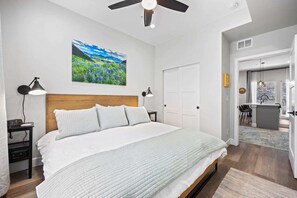 1 Schlafzimmer, Schreibtisch, Verdunkelungsvorhänge