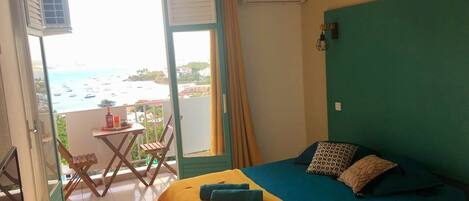 1 bedroom, bed sheets