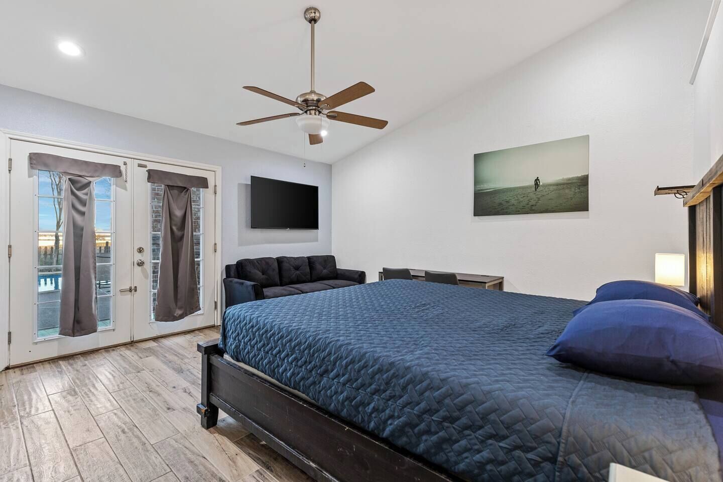 4 bedrooms, desk, iron/ironing board, free WiFi