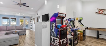 Lakehouse w/ Pool, Spa, & Gameroom