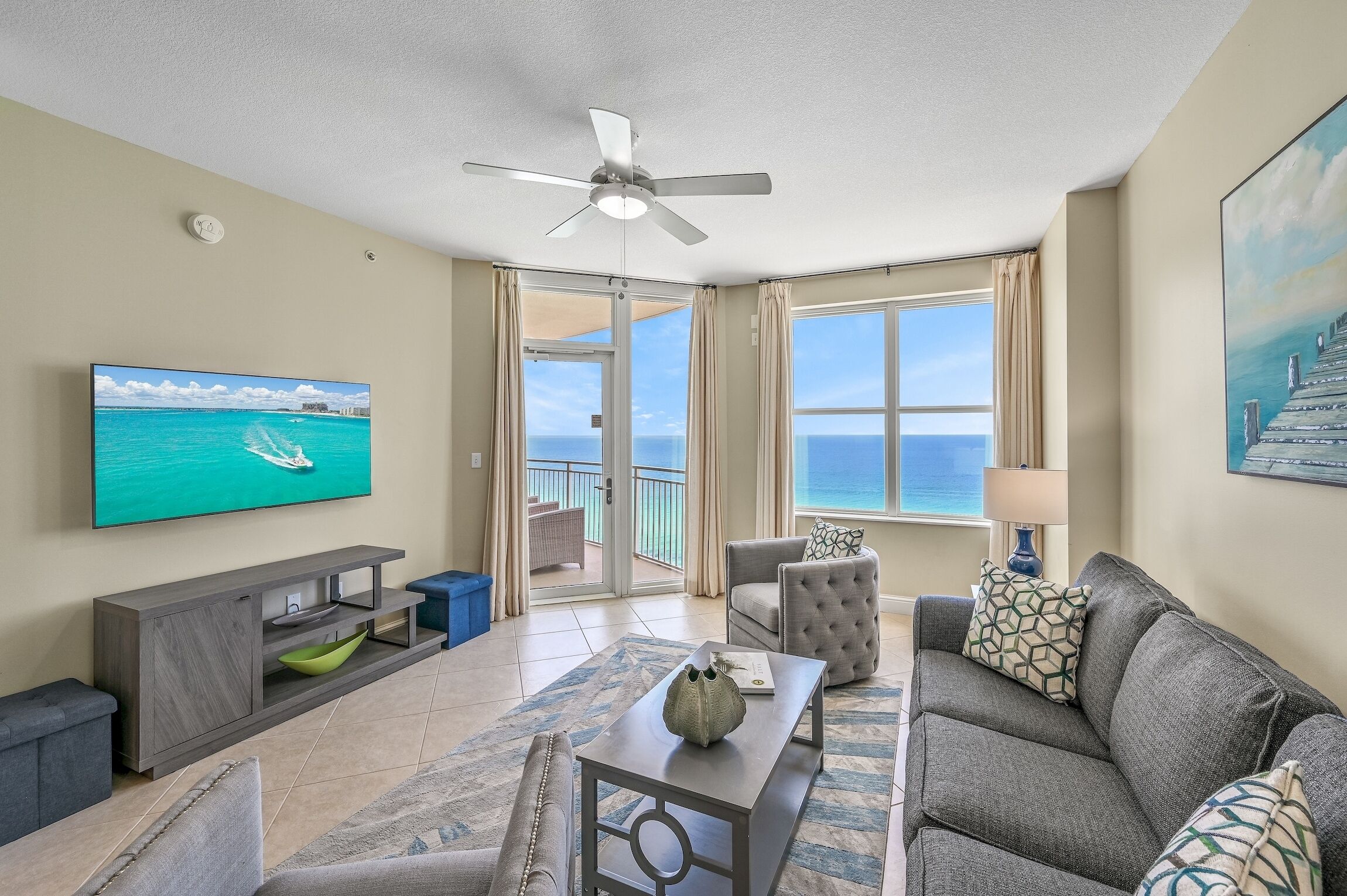 Aqua 1910 Oceanfront King Bedroom & Living Area | Exceptionally Clean | Wifi