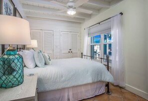 2 bedrooms, free WiFi, bed sheets - Key Lime Time 2 bedroom 1 bath Conch house with 2 kayaks, 3 bikes, 51 Ft of Dockage (Marathon)