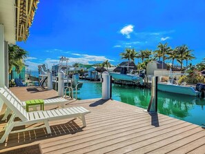 Unclassified image, 2 of 35, button - Little Key Lime 2 bedroom 1 bath Conch house with 2 kayaks, 3 bikes, 51 Ft of Dockage (Marathon)