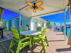 Unclassified image, 5 of 35, button - Little Key Lime 2 bedroom 1 bath Conch house with 2 kayaks, 3 bikes, 51 Ft of Dockage (Marathon)