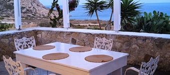 Country house two steps from the beach