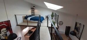 2 bedrooms, desk, WiFi, bed sheets - Artist's studio converted into a Loft (Saint-Chinian)