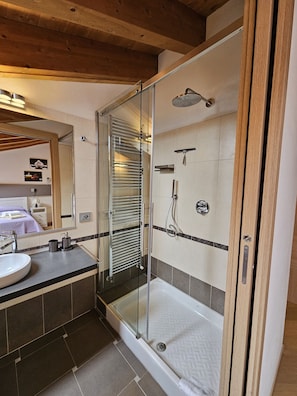 Bathtub, hair dryer, towels, toilet paper