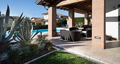 Regarda - "Villa Love" with private pool and huge porch