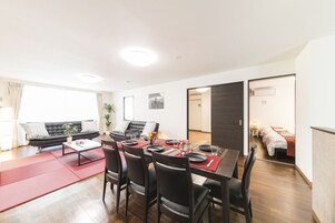 Deluxe Apartment | Living area