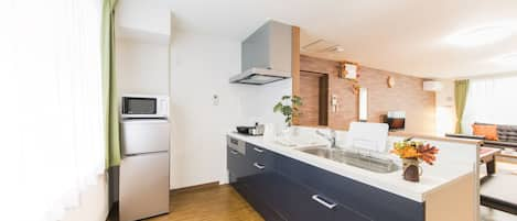 Deluxe Apartment | Private kitchen | Fridge, microwave, stovetop, rice cooker