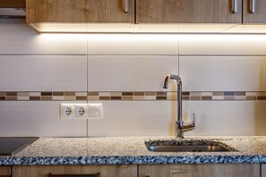 Geladeira, fogão, cooktop, lava-louças