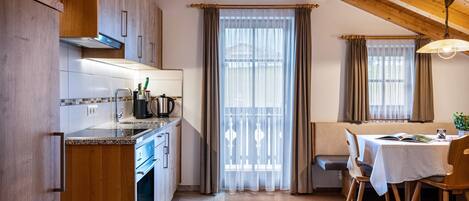 雪櫃、焗爐、爐具、洗碗機