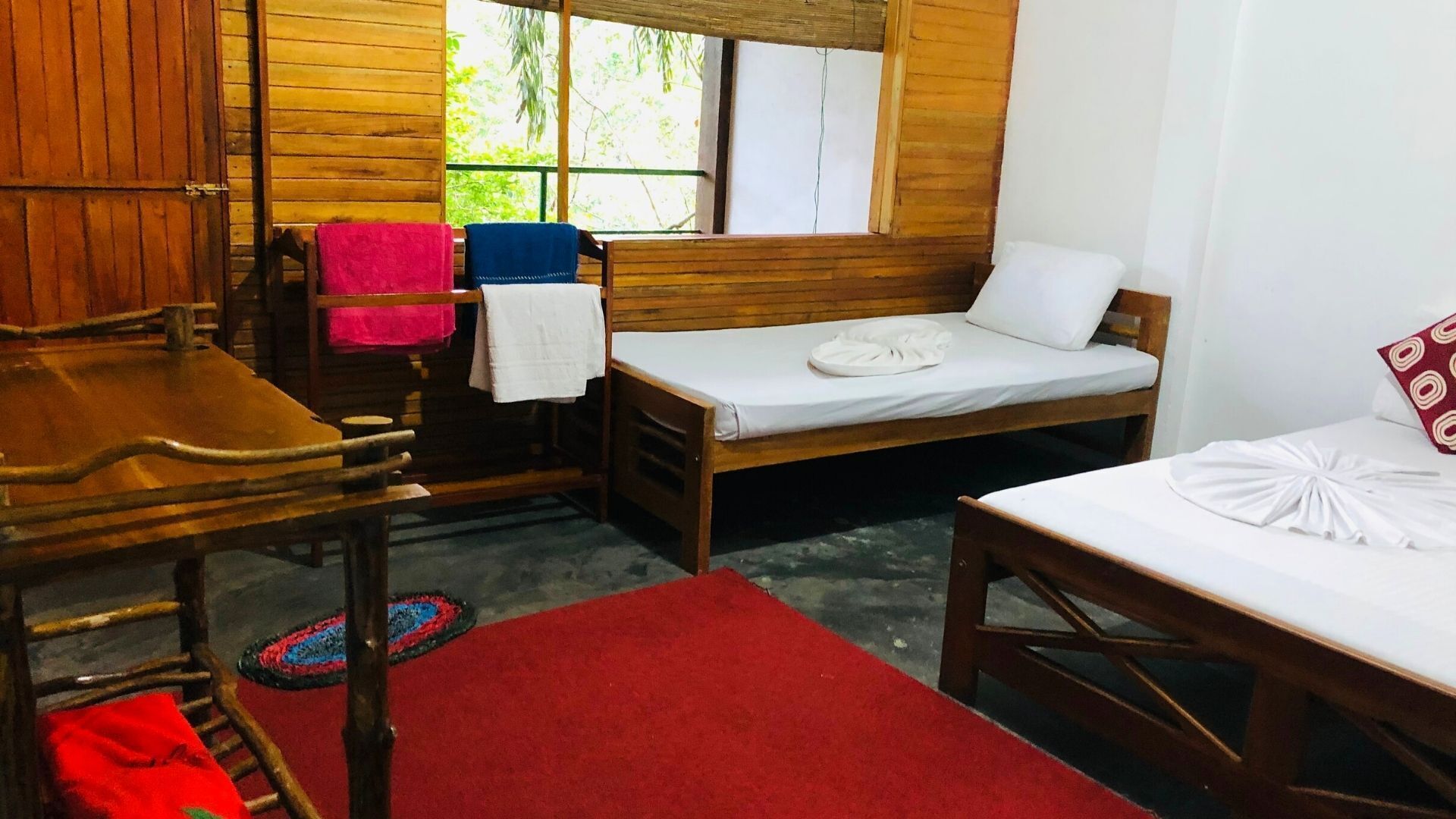 Chambre Double Standard, vue fleuve | Draps fournis