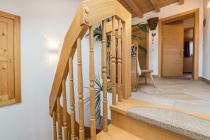 Interior - Apartment 'Feldererhof Apt Dolomitenblick' with Mountain View, Shared Garden and Wi-Fi (Gsieser Tal)