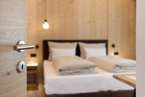 1 bedroom, free WiFi, bed sheets - Apartment 'Les Ciases Chalets Dolomites Apt 5' with Private Terrace, Balcony and Wi-Fi (San Vigilio di Marebbe)