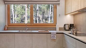 Réfrigérateur, micro-ondes, plaque de cuisson, lave-vaisselle