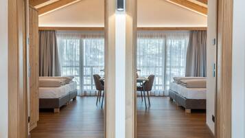 2 bedrooms, WiFi (free), bed sheets