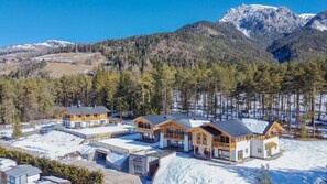 Exterior - Apartment "Les Ciases Chalets Dolomites Apt 4" with Private Balcony, Shared Sauna & Wi-Fi (San Vigilio di Marebbe)