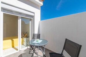 Terrace/patio - Apartment "Sotogrande" with Private Terrace & Wi-Fi (Pueblo Nuevo de Guadiaro)