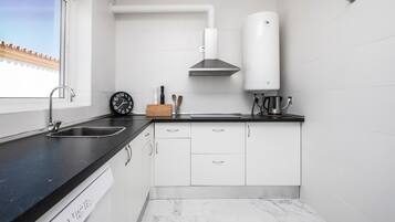 Fridge, stovetop, dishwasher, coffee/tea maker