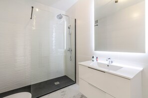 Douche, serviettes fournies