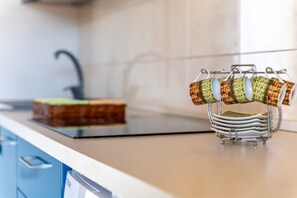 Fridge, microwave, oven, stovetop - Holiday Apartment "Sea View" with Private Balcony & A/C (Isola Rossa)