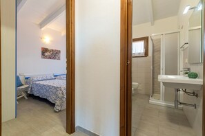 2 bedrooms, iron/ironing board, bed sheets - Holiday Apartment "Sea View" with Private Balcony & A/C (Isola Rossa)