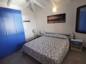 2 bedrooms, iron/ironing board, bed sheets - Holiday Apartment "Sea View" with Private Balcony & A/C (Isola Rossa)