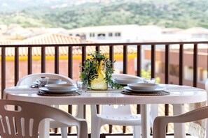 Outdoor dining - Holiday Apartment "Sea View" with Private Balcony & A/C (Isola Rossa)