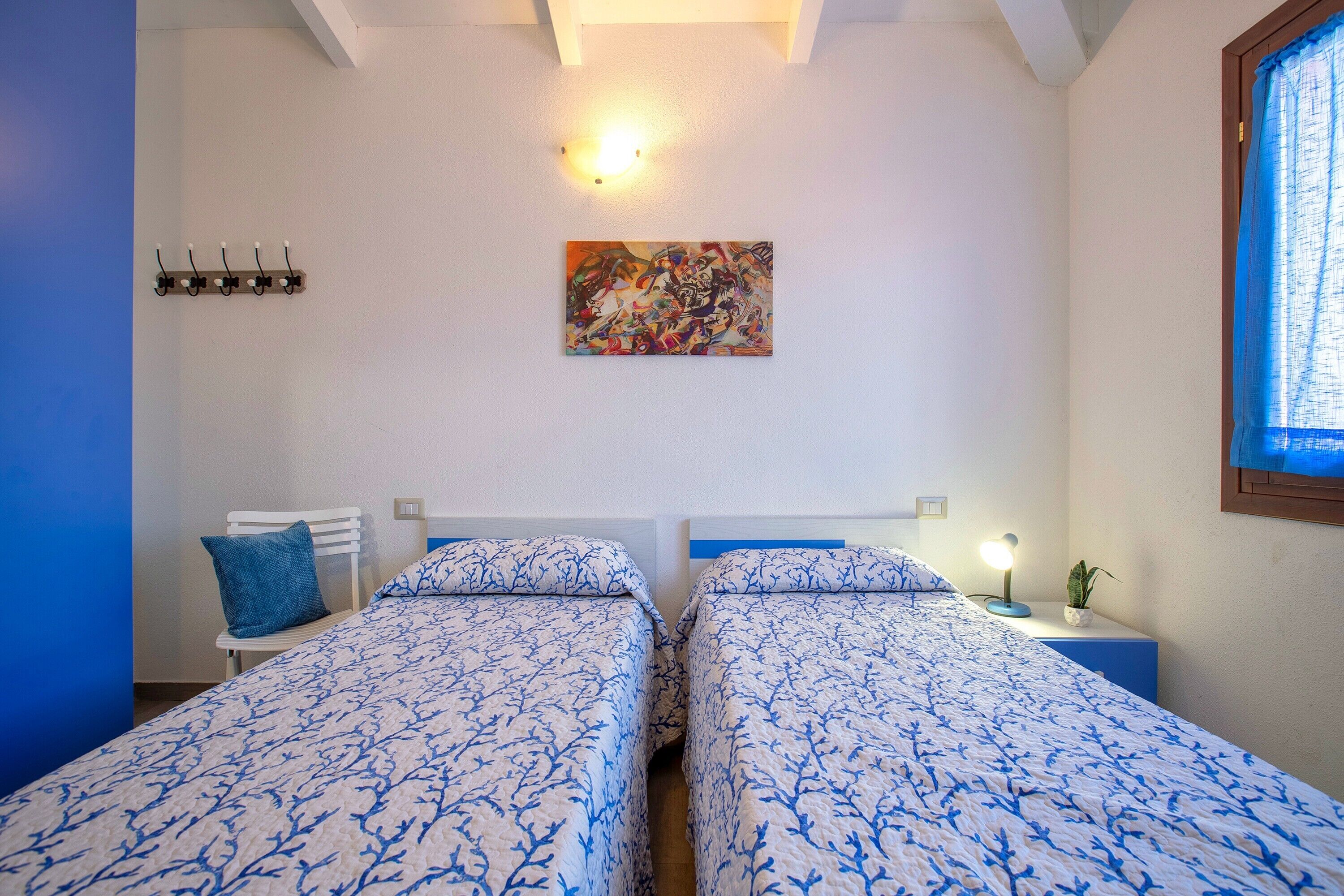 2 bedrooms, iron/ironing board, bed sheets