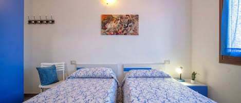 2 chambres, fer et planche Ă repasser, draps fournis