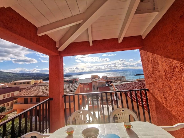 Outdoor dining - Holiday Apartment "Sea View" with Private Balcony & A/C (Isola Rossa)