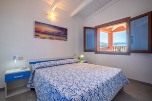 2 habitaciones, tabla de planchar con plancha y ropa de cama 