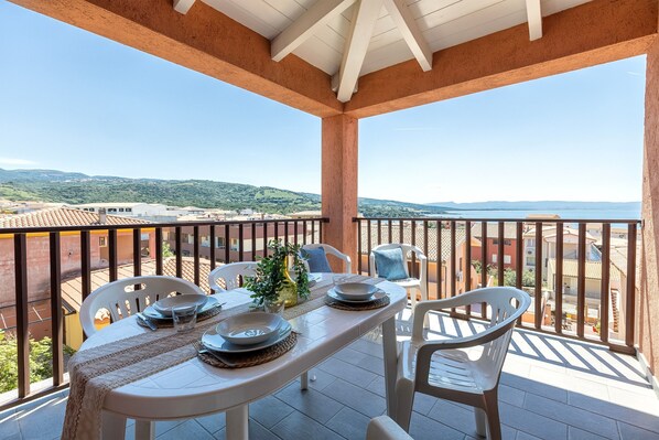 Outdoor dining - Holiday Apartment "Sea View" with Private Balcony & A/C (Isola Rossa)