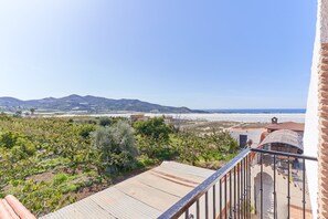 Property grounds - Holiday Home 'Cabrera' with Sea View, Private Pool and Wi-Fi (Puntalon)