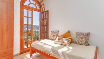 8 bedrooms, iron/ironing board, free WiFi, bed sheets