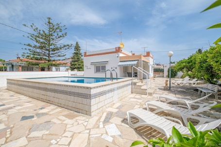 Pool. Holiday Home "Can Quetu" with Private Pool, Terrace, and Wi-Fi