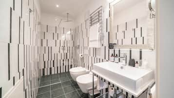 Doccia, asciugacapelli, asciugamani