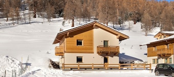 Apartment 'Palipert Nature House' with Mountain View, Shared Garden and Wi-Fi
