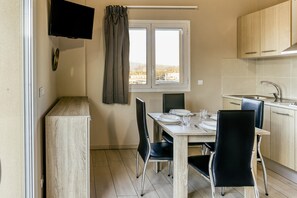 Dining - Apartment "Giuliano" with Wi-Fi (Empuriabrava)