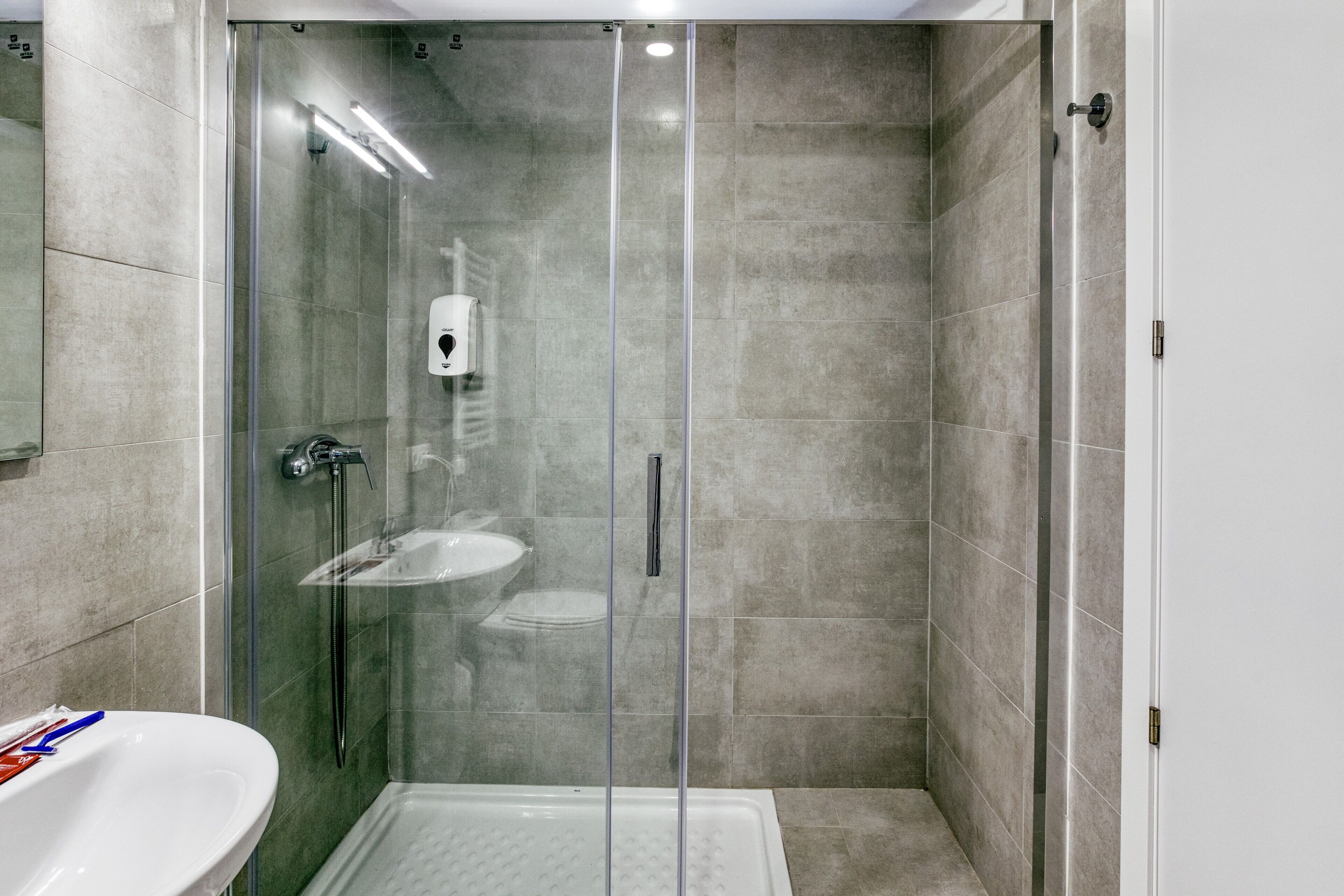 Shower, towels
