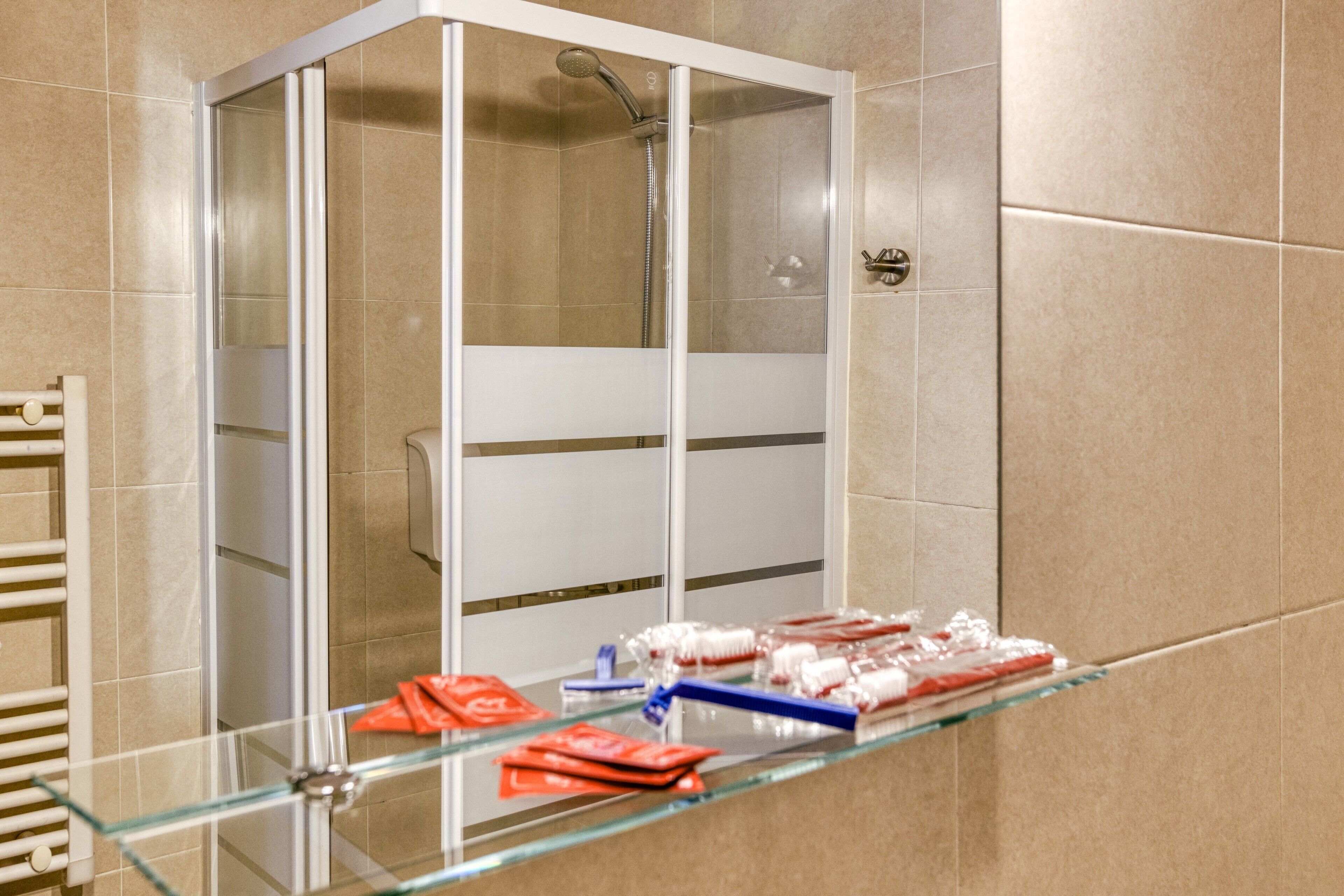 Douche, serviettes fournies