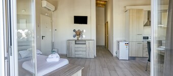 Apartment "Giuliano Brava" with Balcony & Wi-Fi