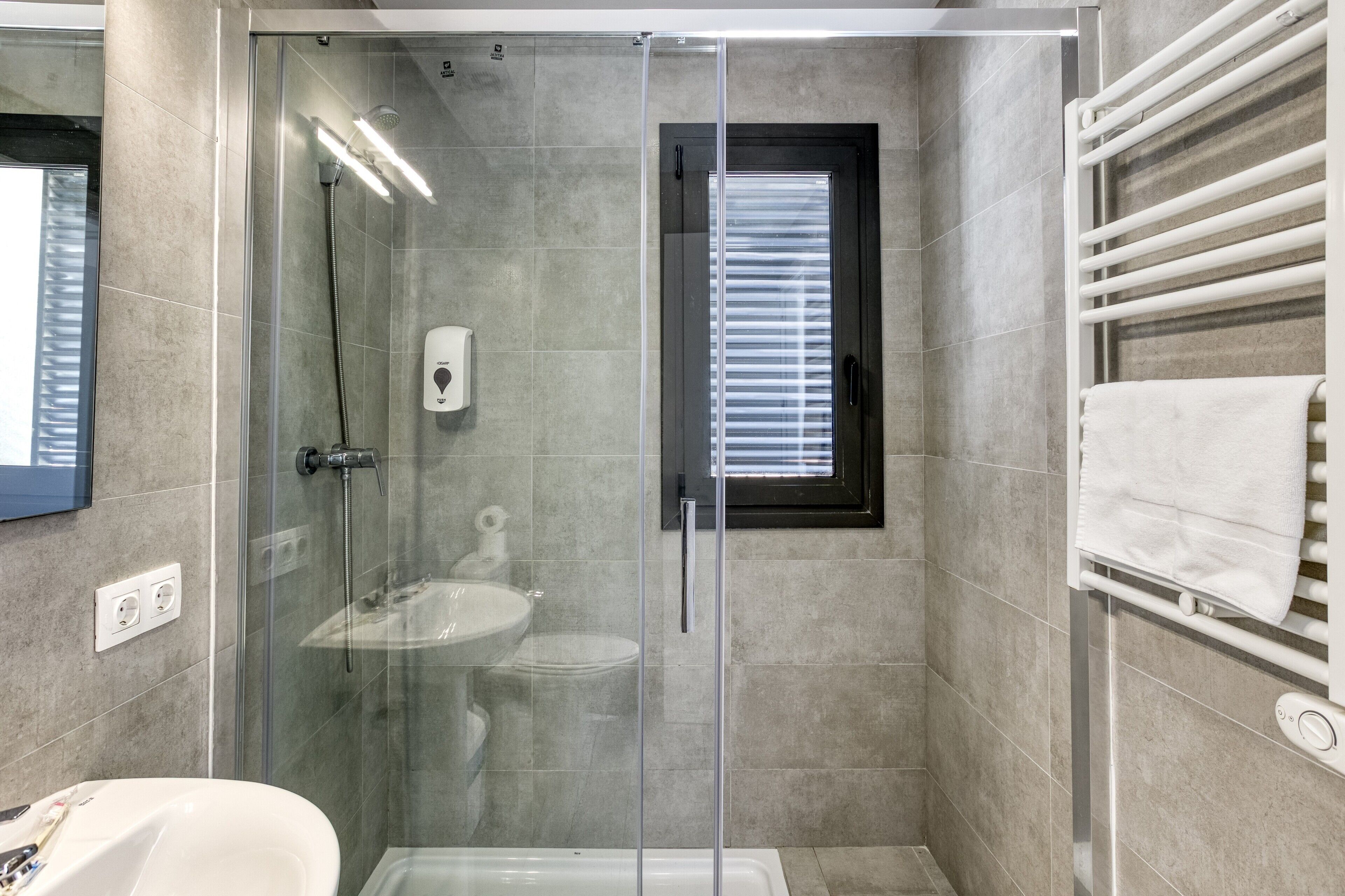 Douche, serviettes fournies