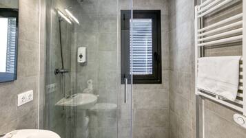 Douche, serviettes fournies