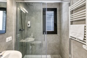 Shower, towels